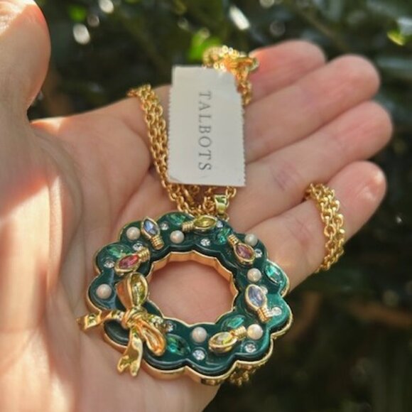 HOLIDAY🎄🎄TALBOTS – NWT - 2020 Christmas Wreath PENDANT NECKLACE - Picture 3 of 11